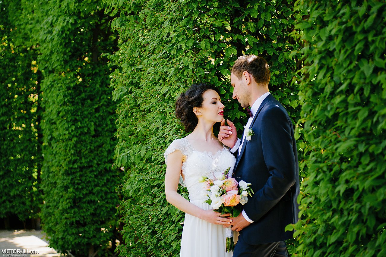 Wedding photo shoot in the garden Vrtbovska
