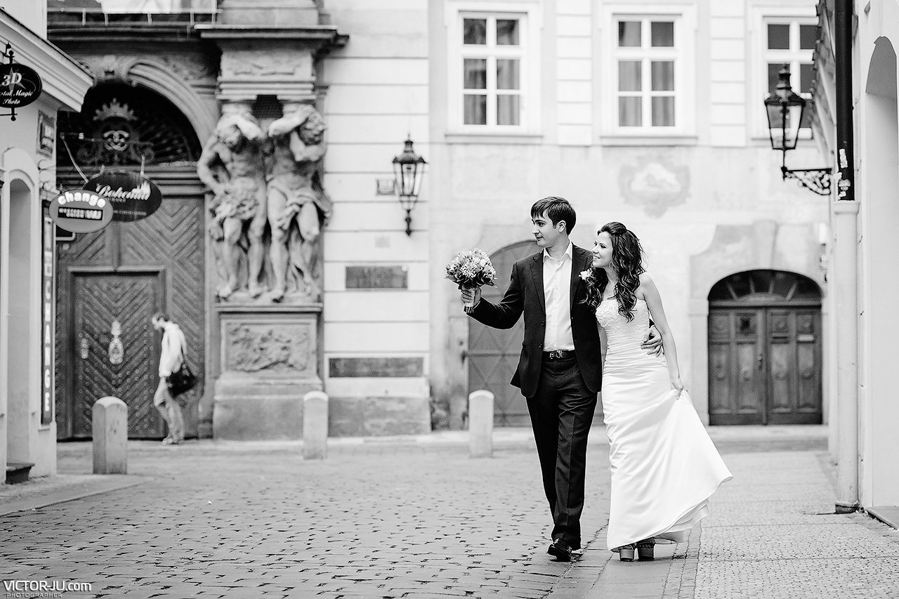 Прогулка по Праге в свадебных нарядах