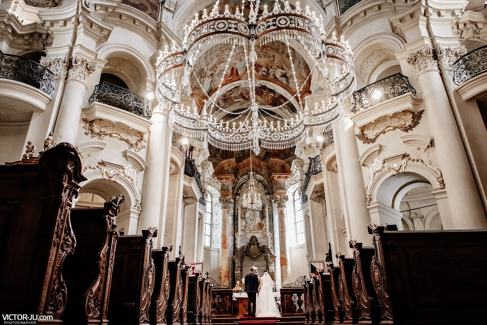 Wedding in Prague St. Nicholas Church