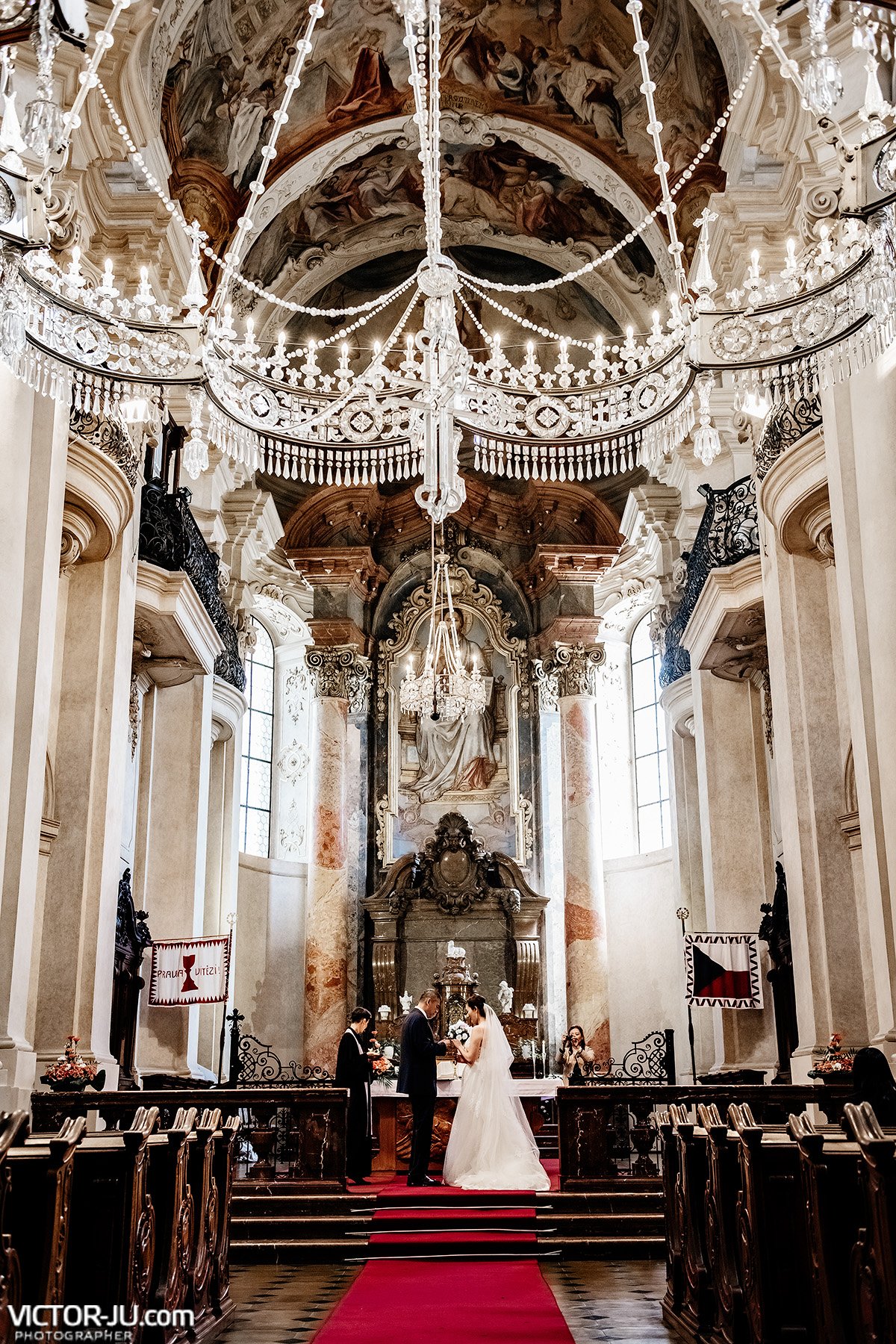 Wedding photoshoot in Prague Saint Nicolas Church