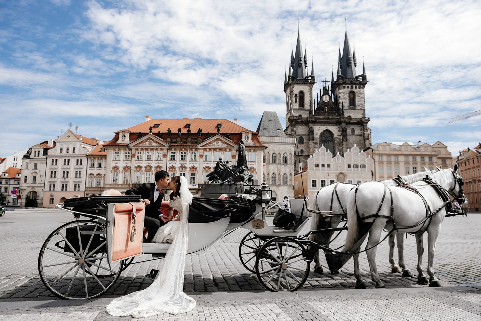 Photoshoot with a carriage in Prague