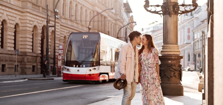 Summer photo shoot for a couple in Prague