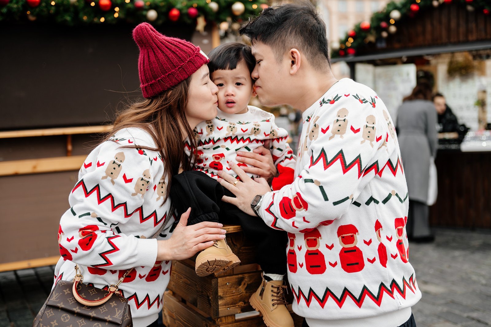 Vienna proposal photo shoot Family Christmas Photoshoot Prague